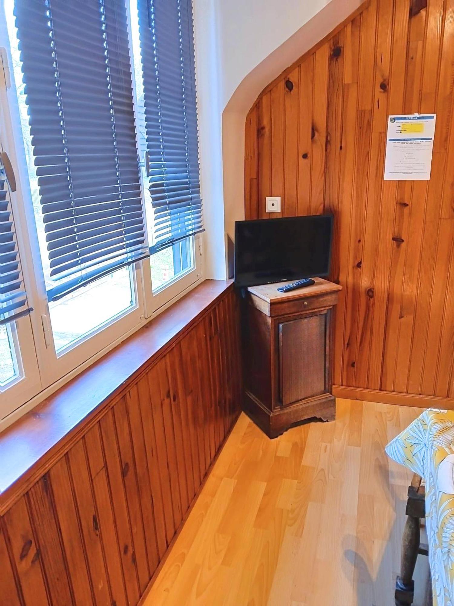 Camping Des Bains Saint-Honore-les-Bains Room photo