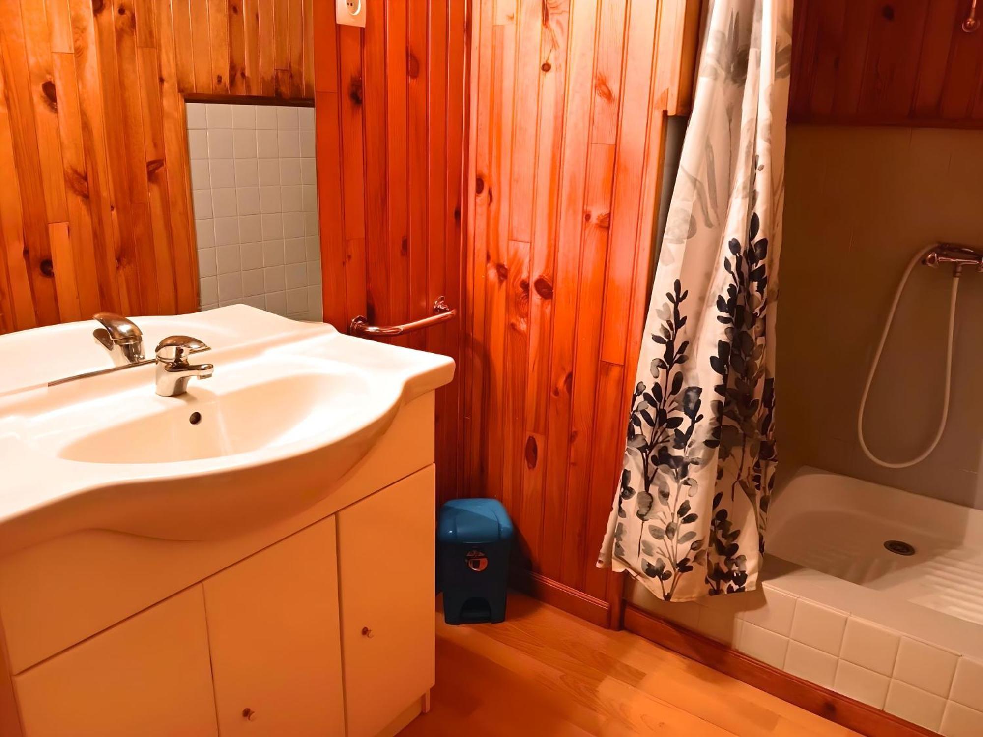 Camping Des Bains Saint-Honore-les-Bains Room photo